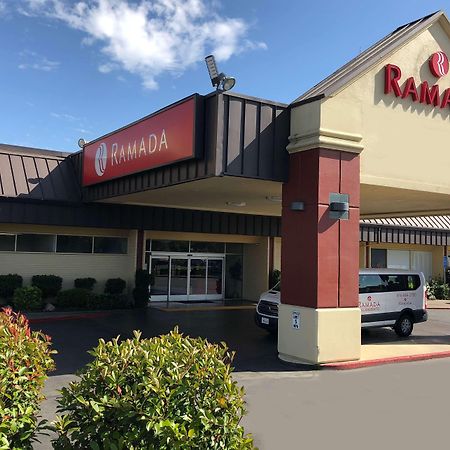 Hotel Ramada By Wyndham Sacramento Exterior foto