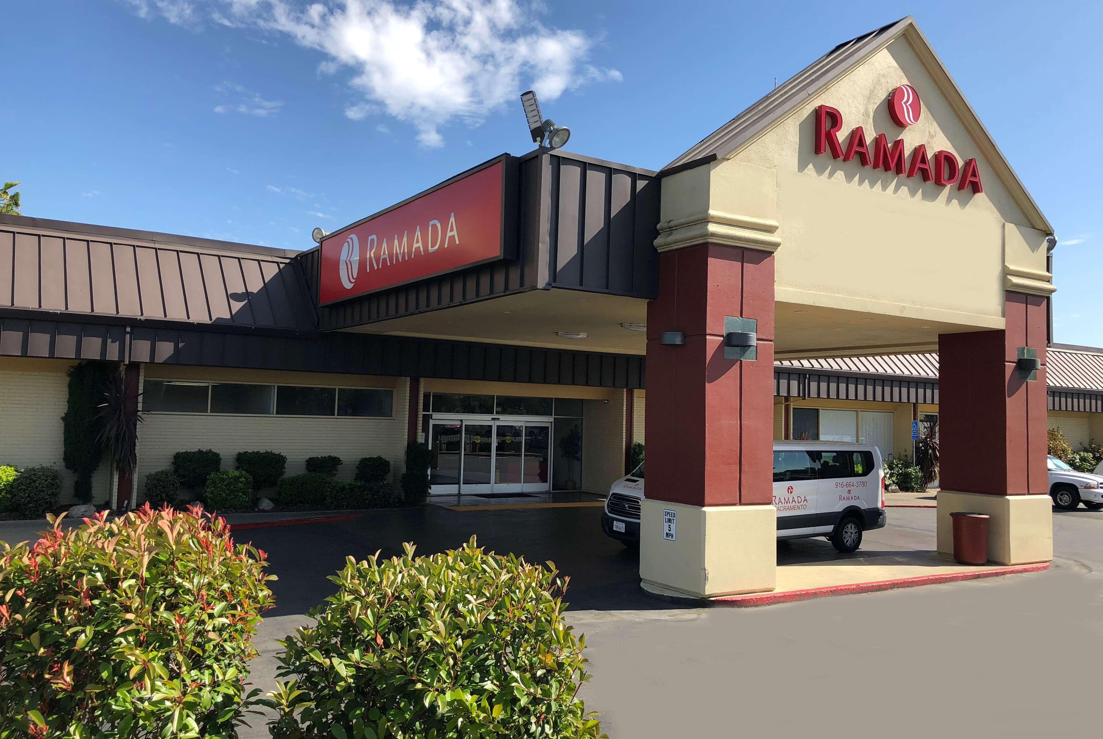 Hotel Ramada By Wyndham Sacramento Exterior foto