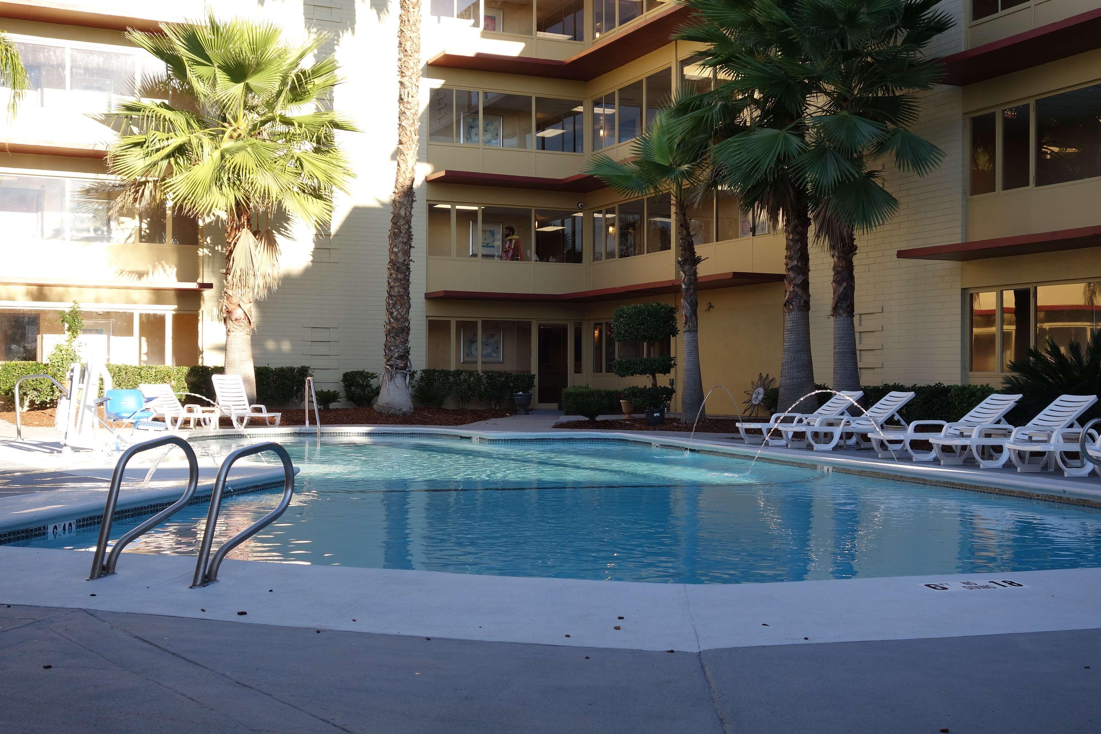Hotel Ramada By Wyndham Sacramento Exterior foto
