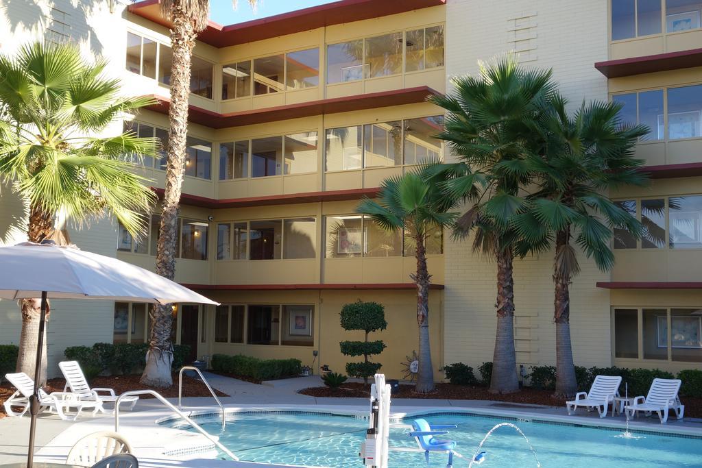 Hotel Ramada By Wyndham Sacramento Exterior foto