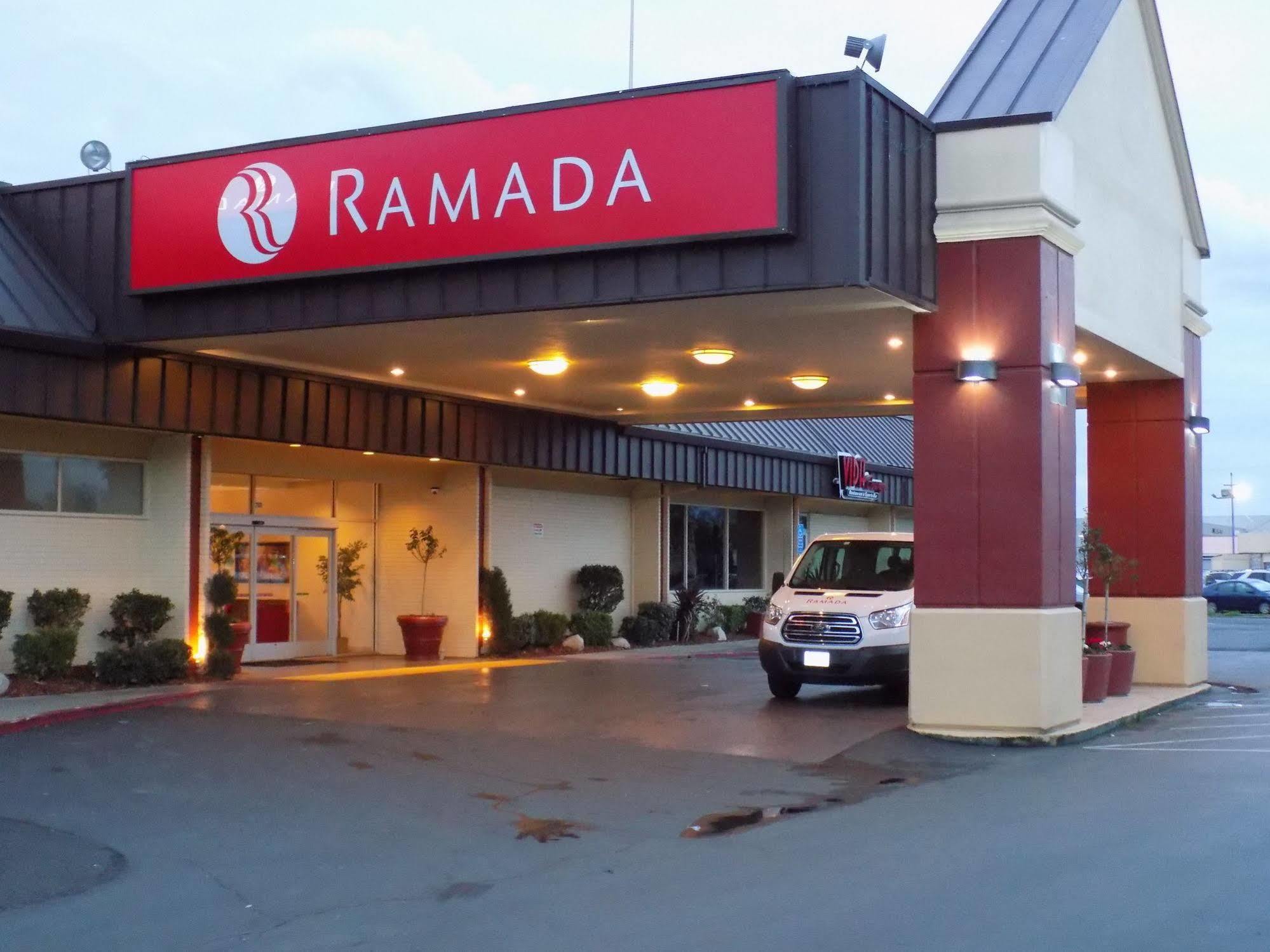 Hotel Ramada By Wyndham Sacramento Exterior foto